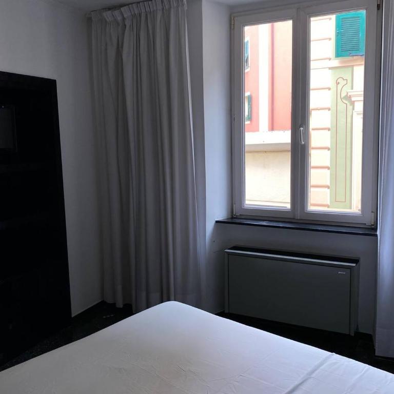 Martel Rooms - Genova Centro Brignole - Camera Queen Standard - 10