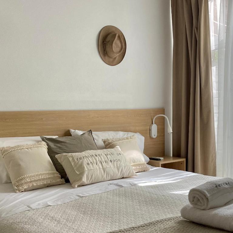 Terral Suites - One-Bedroom Apartment with Garden - 3