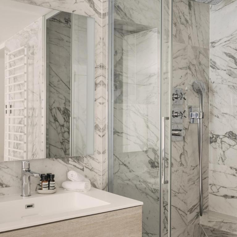 HIGHSTAY - Luxury Serviced Apartments - Place Vendôme - Two-Bedroom Apartment - (2m10 celling) - 10