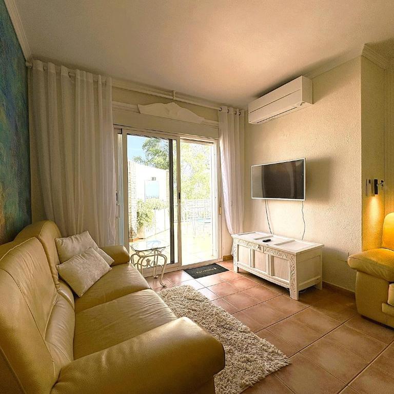 Seaview Penthouse Apartment - Three-Bedroom Apartment - 7