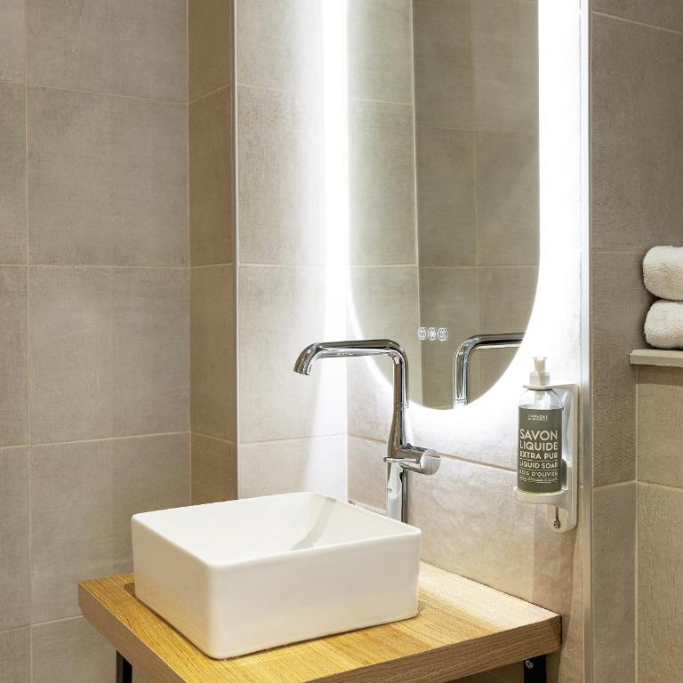 Grand Hôtel Lille - Standard Double Room - 8
