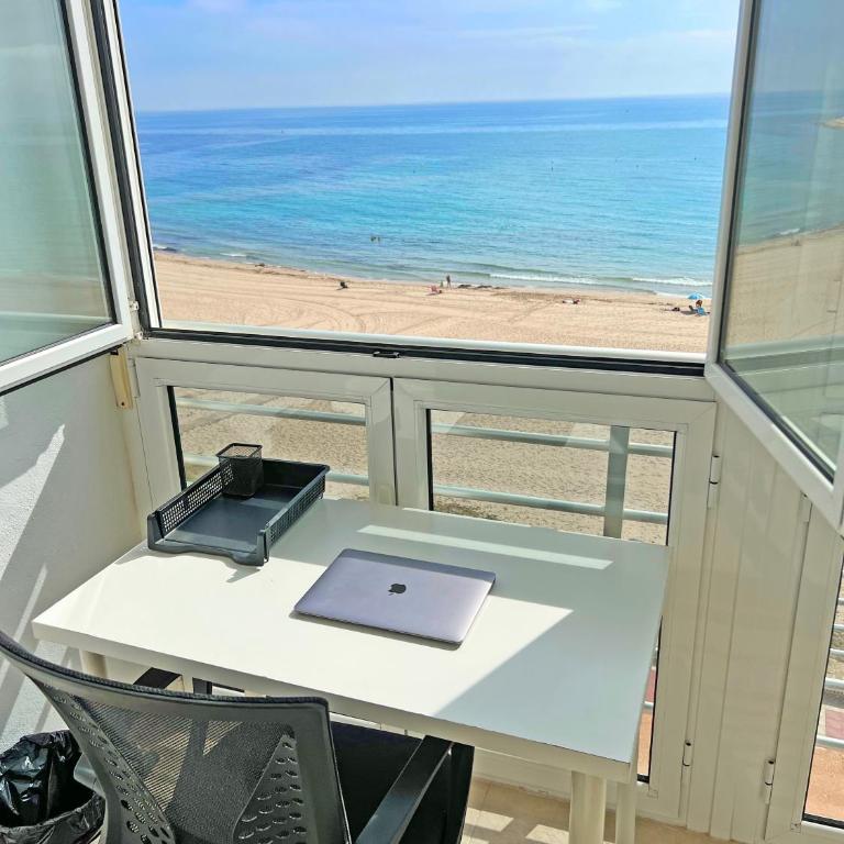 Ático Frente al Mar 2 Terrazas Barbacoa y Parking Sujeto a disponibilidad - Apartamento - 52