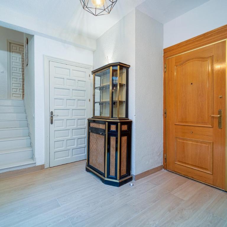 P CasaCafe Madrid Calle Carlos Dubois 3 - Family Room with Shared Bathroom - 51