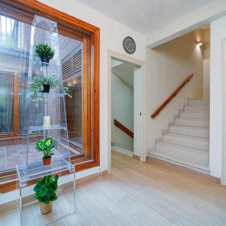 P CasaCafe Madrid Calle Carlos Dubois 3 - Family Room with Shared Bathroom - 49