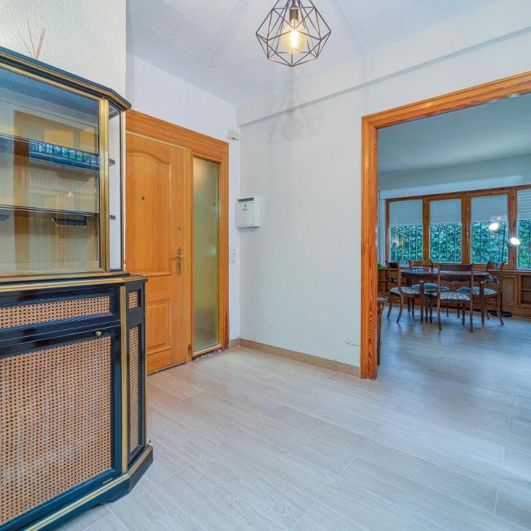 P CasaCafe Madrid Calle Carlos Dubois 3 - Family Room with Shared Bathroom - 50