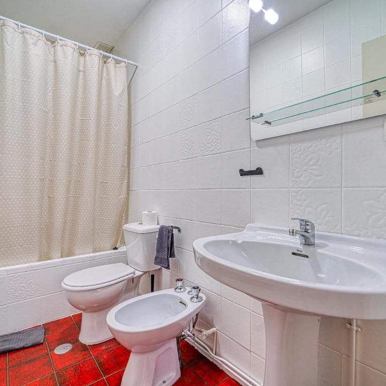 P CasaCafe Madrid Calle Carlos Dubois 3 - Family Room with Private Bathroom - 44