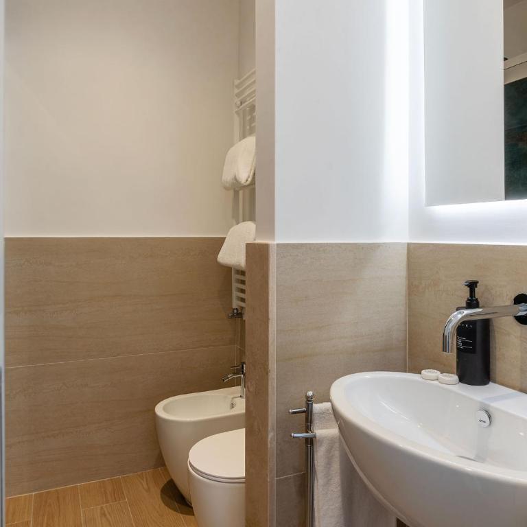 JOIVY Cavour 238 - Appartamento con 2 Camere da Letto - 16