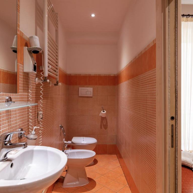 HOTIDAY Room Collection - Palermo Politeama - Camera Tripla - 4
