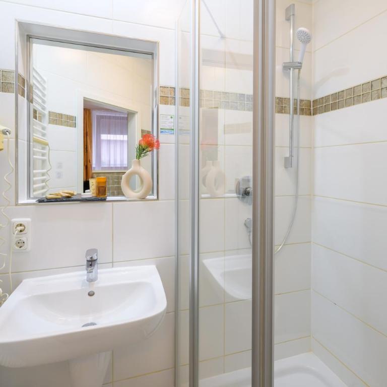 Hotel Pension Margit - Doppel- oder Zweibettzimmer - 2