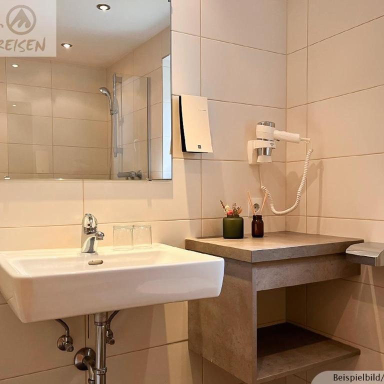 Sporthotel Bergheim - Dreibettzimmer mit Balkon - 10