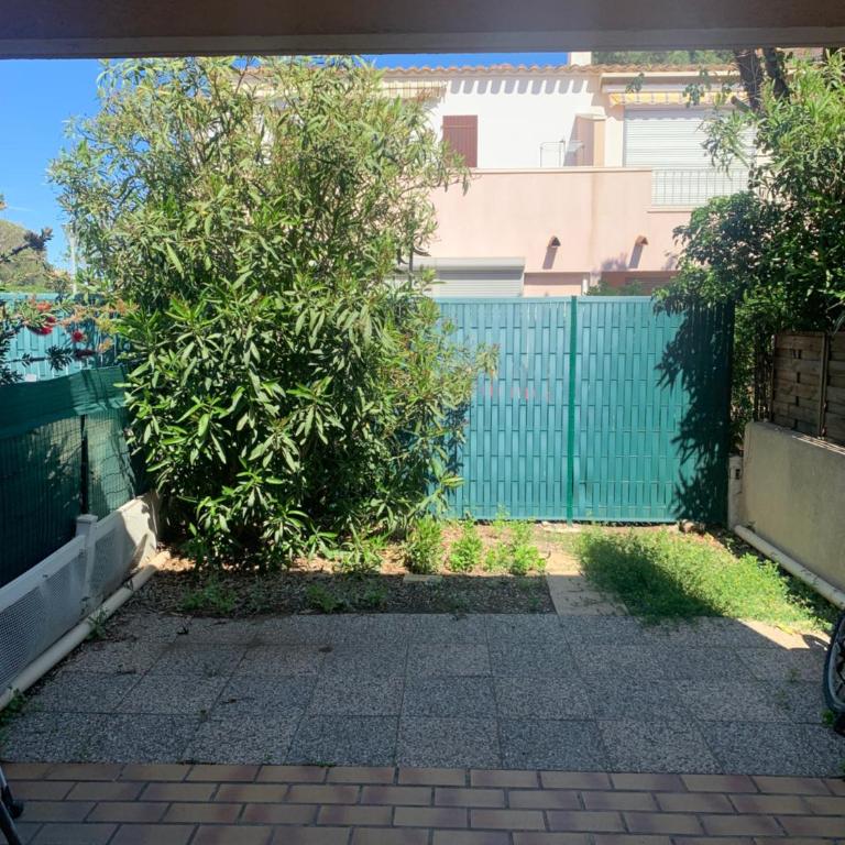 Slyre - One-Bedroom Apartment - 1