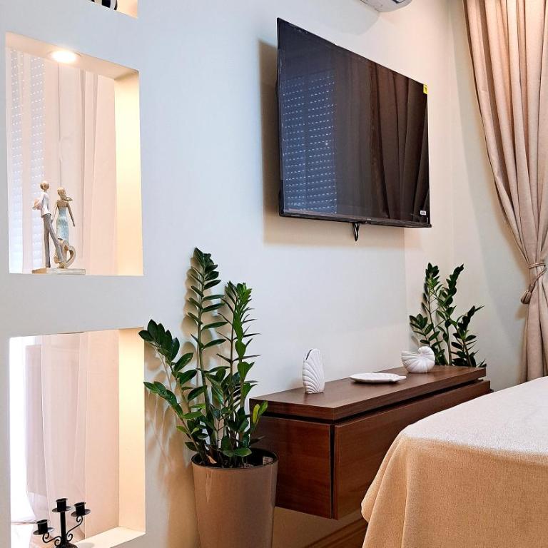 Jacuzzi Life - One-Bedroom Apartment - 10