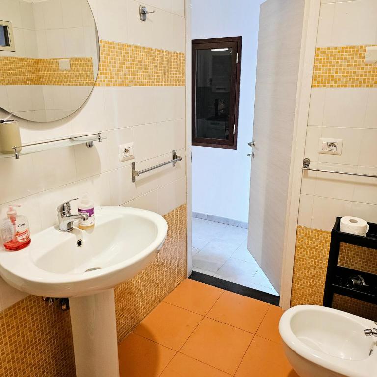 Anna's House near Airport - One-Bedroom Apartment - 9