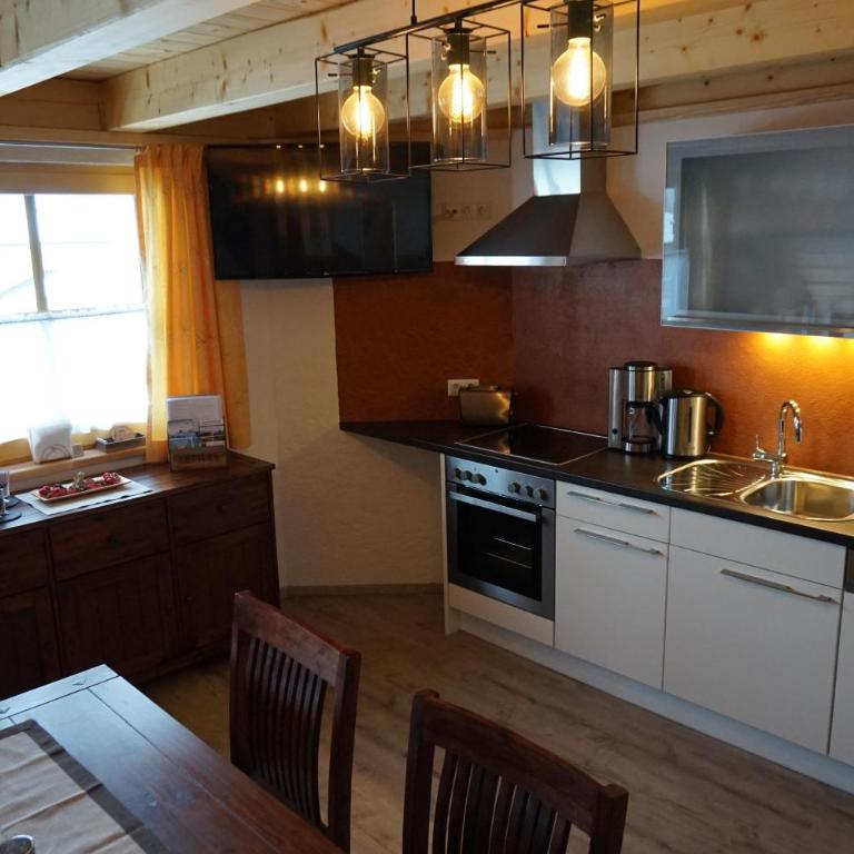 Appartment Kainhofer - Two-Bedroom Apartment with Balcony and Terrace - 27
