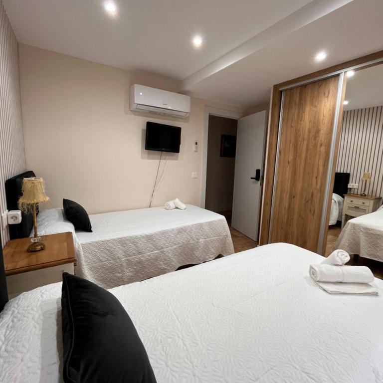 Apartamento Orilla de Triana - Twin Room with Shared Bathroom - 3