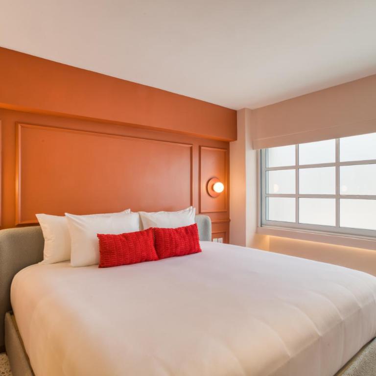 Amsterdam by Mr. W - Three-Bedroom Deluxe Apartment - 11