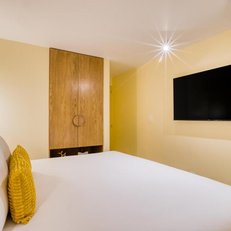 Amsterdam by Mr. W - Three-Bedroom Deluxe Apartment - 22