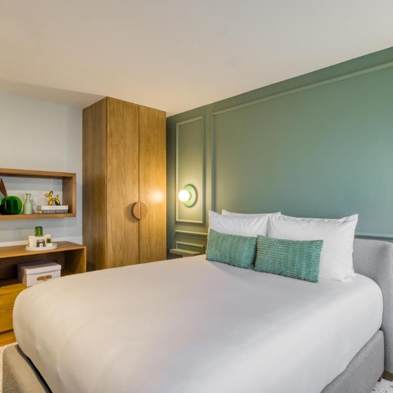 Amsterdam by Mr. W - Three-Bedroom Deluxe Apartment - 38