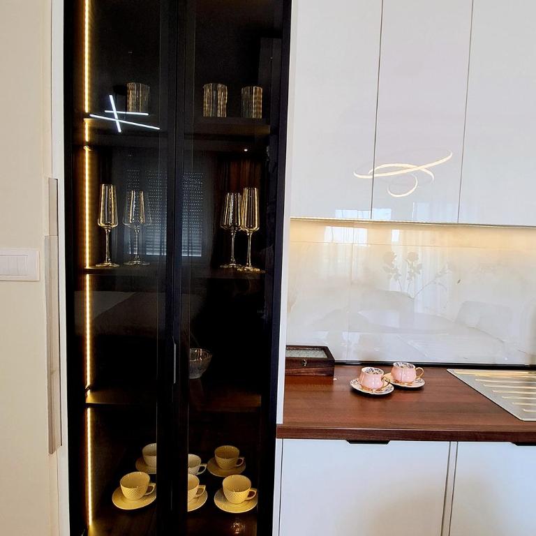 Jacuzzi Life - One-Bedroom Apartment - 21