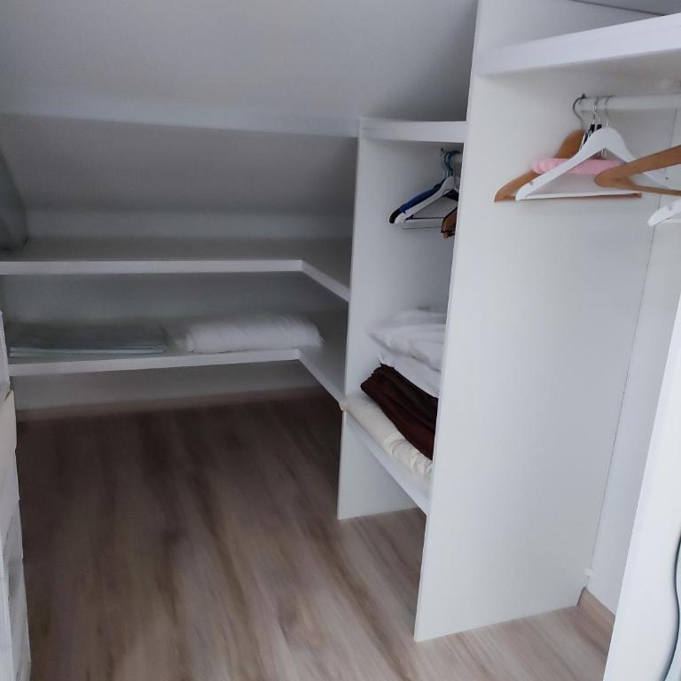 Location de charme T3 au 2e étage et dernier étage - Apartamento de 2 dormitorios - 38