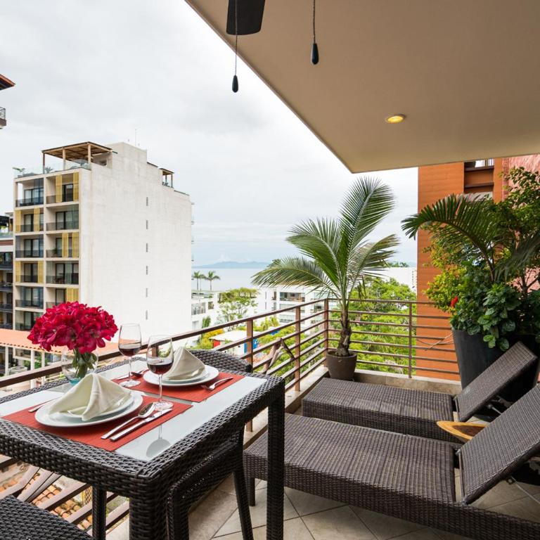 Pinnacle Resorts 220 - Apartamento con un balcón con vistas parciales al mar - 2