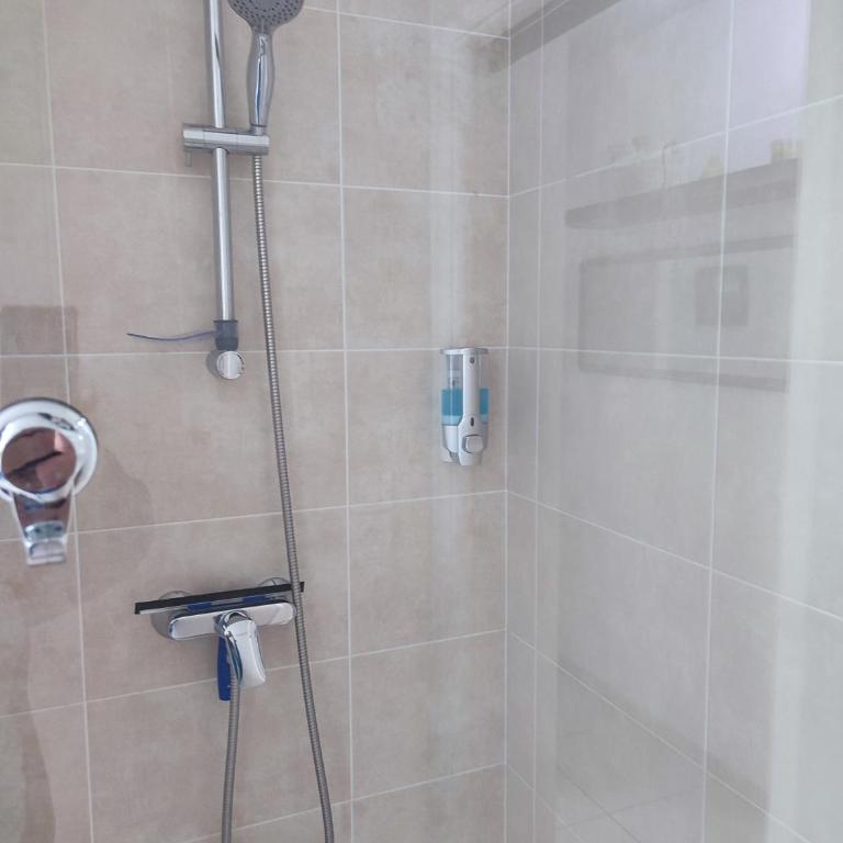 Location de charme T3 au 2e étage et dernier étage - Apartamento de 2 dormitorios - 28