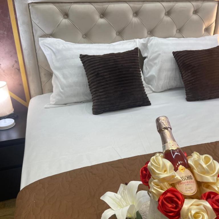 Imperial Lux Apartment - One-Bedroom Apartment - 63