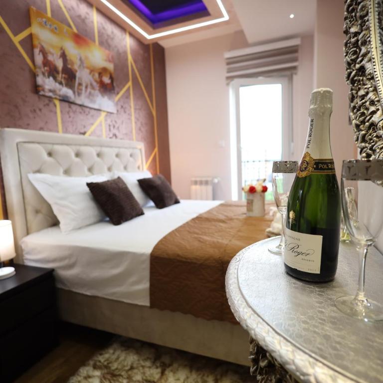 Imperial Lux Apartment - One-Bedroom Apartment - 25