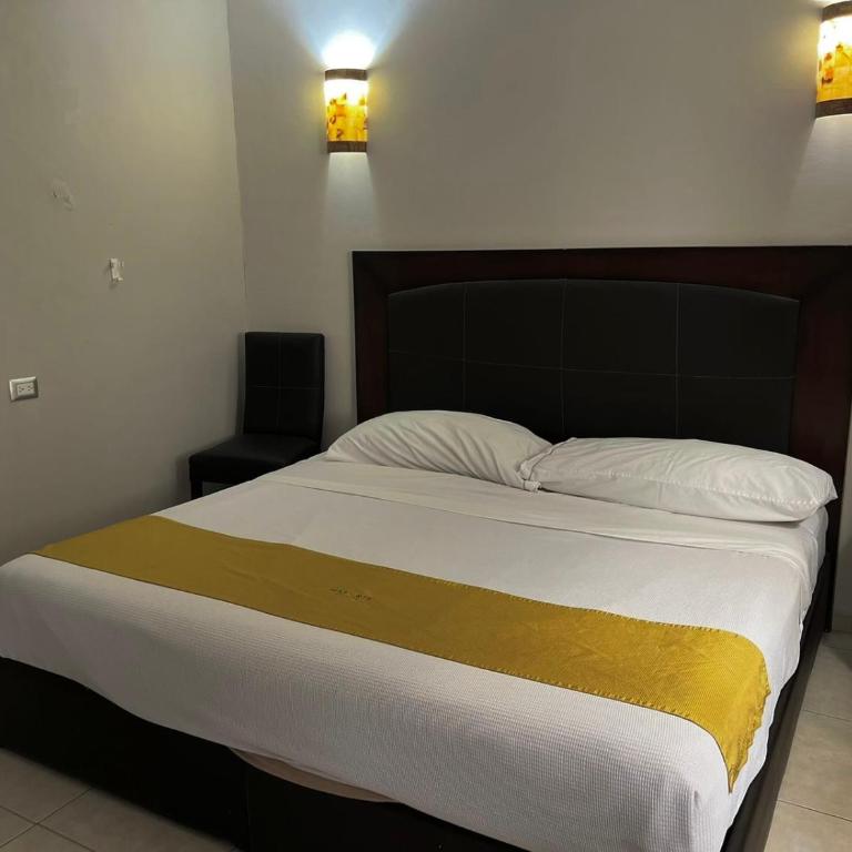 Hotel Maioris Guadalajara - Habitación Doble Superior - 1 cama extragrande o 2 individuales - 5