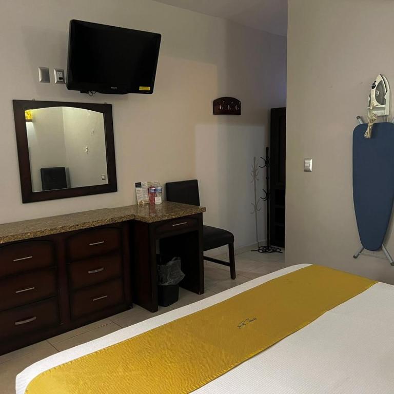 Hotel Maioris Guadalajara - Habitación Doble Superior - 1 cama extragrande o 2 individuales - 4