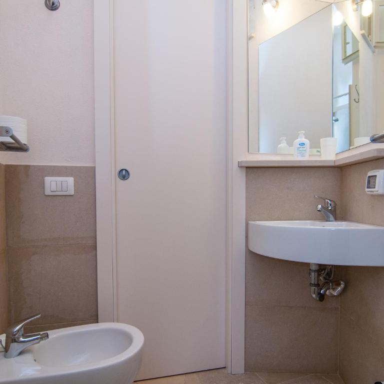 Palazzo Degli Olivi - Appartamento con 2 Camere da Letto - 18