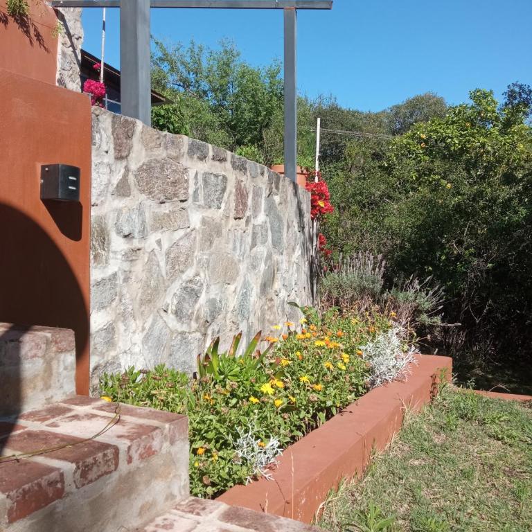 Casa con pileta y quincho en sierras chicas - Casa Unifamiliar de 3 dormitorios - 2