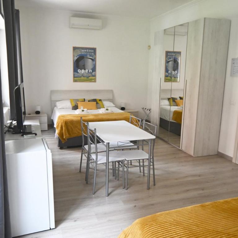 Appia Antica Guest House - Quadruple Room with Private External Bathroom - 30