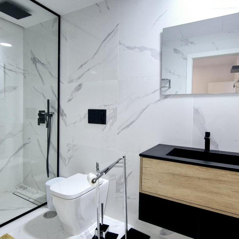 Apartamento Lujoso Centro Torrevieja - Apartamento de 3 dormitorios con balcón - 13