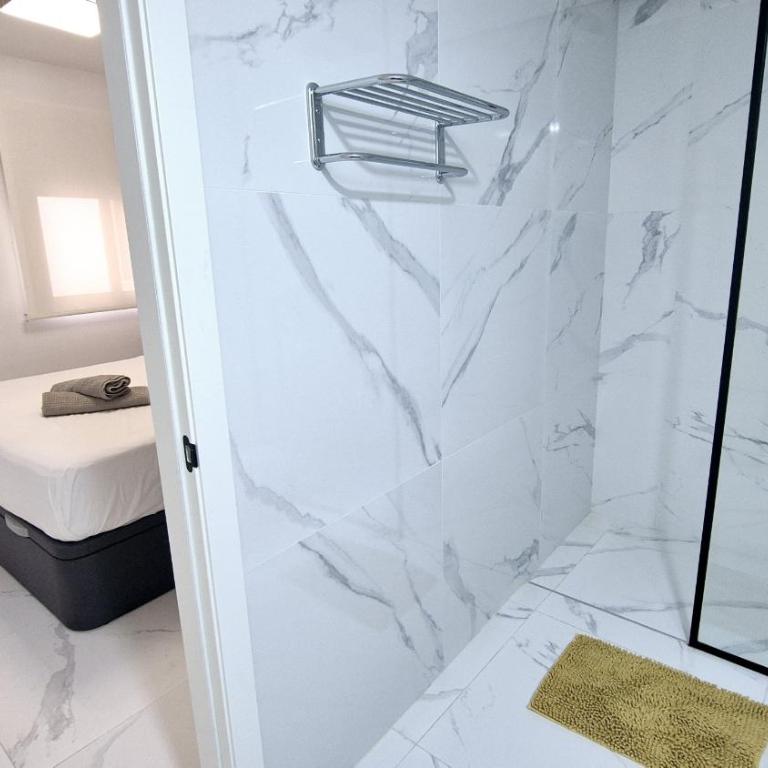 Apartamento Lujoso Centro Torrevieja - Apartamento de 3 dormitorios con balcón - 14