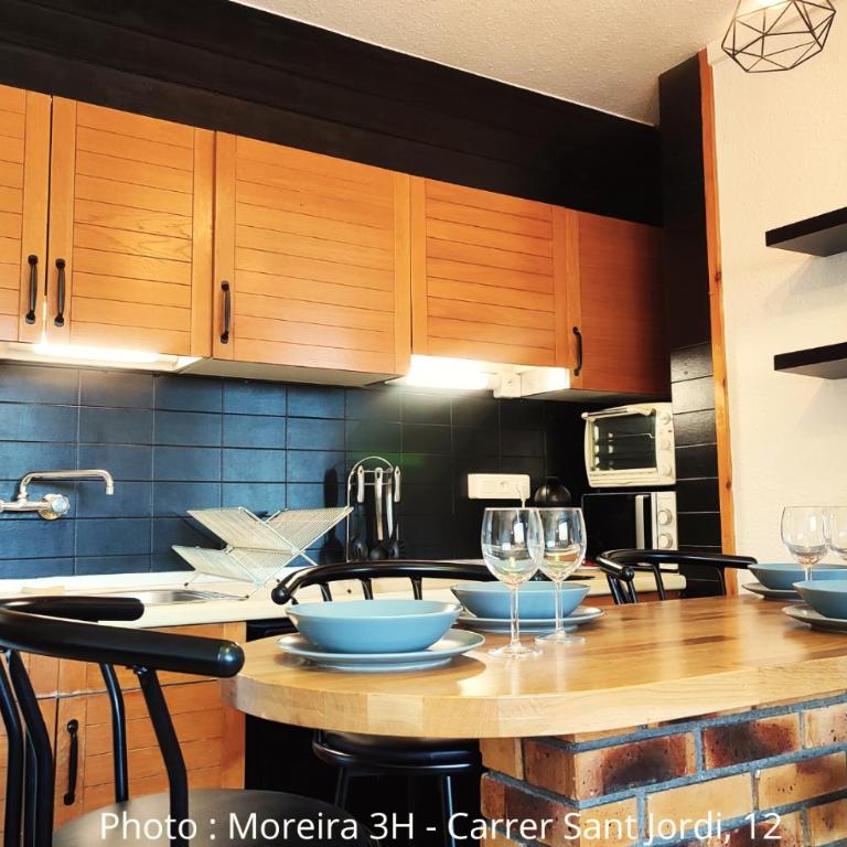 AC Apartaments Centre - Apartamento con vistas a las montañas - 16