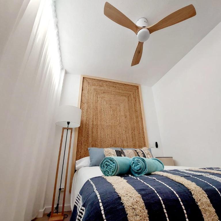 Apartamento céntrico con playa y piscina - Apartamento de 2 dormitorios - 4