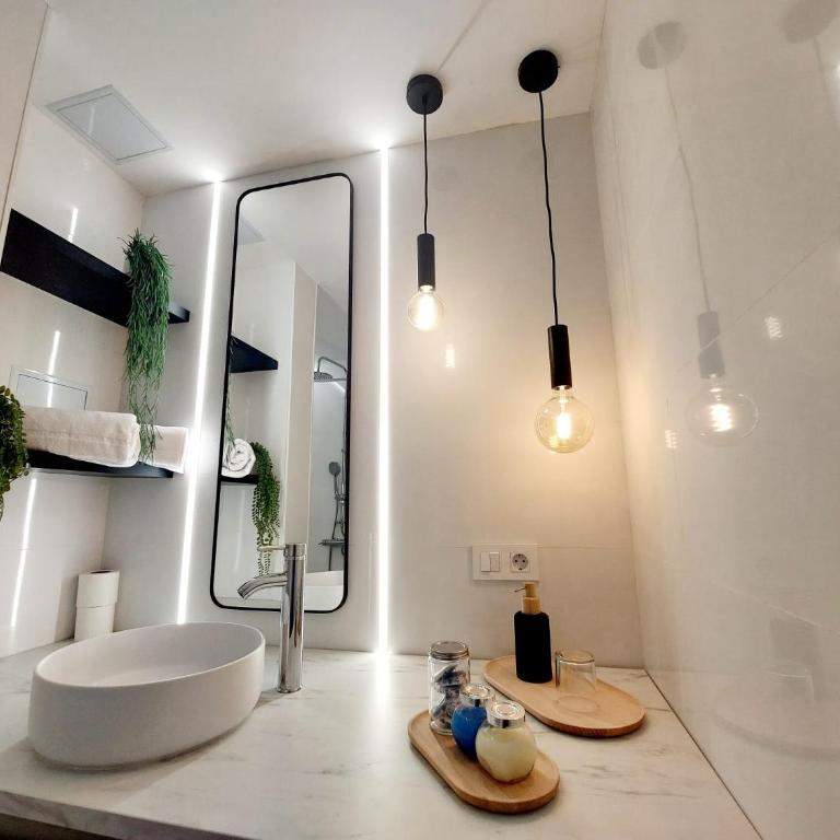 Apartamento céntrico con playa y piscina - Apartamento de 2 dormitorios - 16