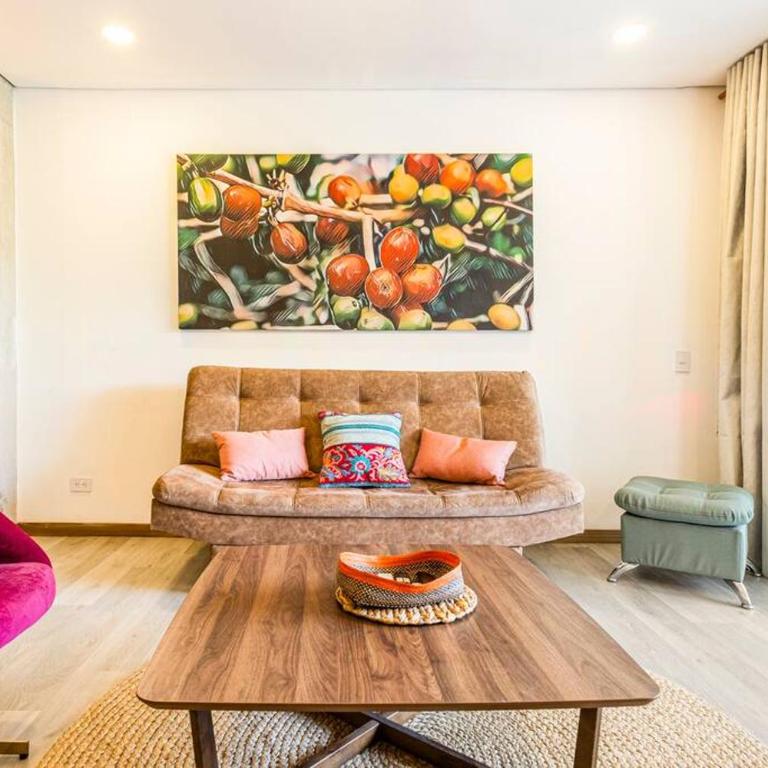 Apartamento Lujoso cerca del Estadio Piso 6to - Three-Bedroom Apartment - 25