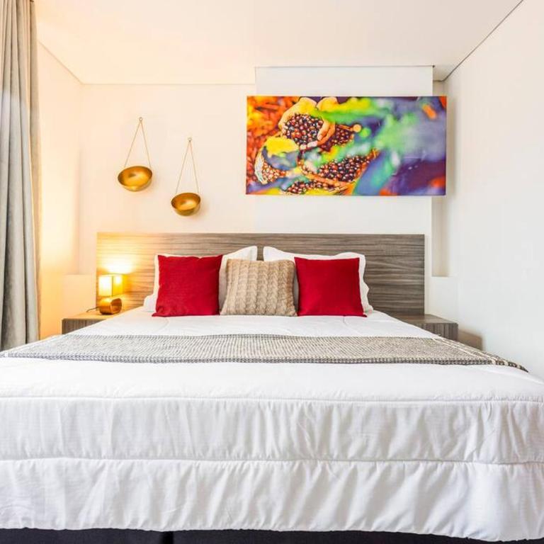 Apartamento Lujoso cerca del Estadio Piso 6to - Three-Bedroom Apartment - 21