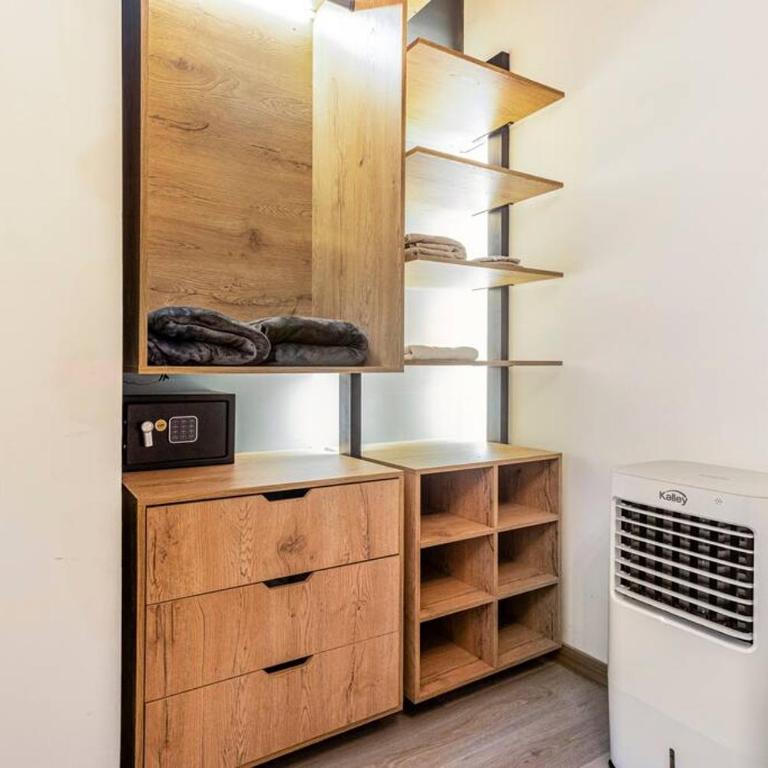 Apartamento Lujoso cerca del Estadio Piso 6to - Three-Bedroom Apartment - 20