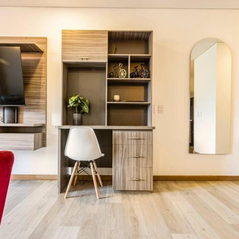 Apartamento Lujoso cerca del Estadio Piso 6to - Three-Bedroom Apartment - 19