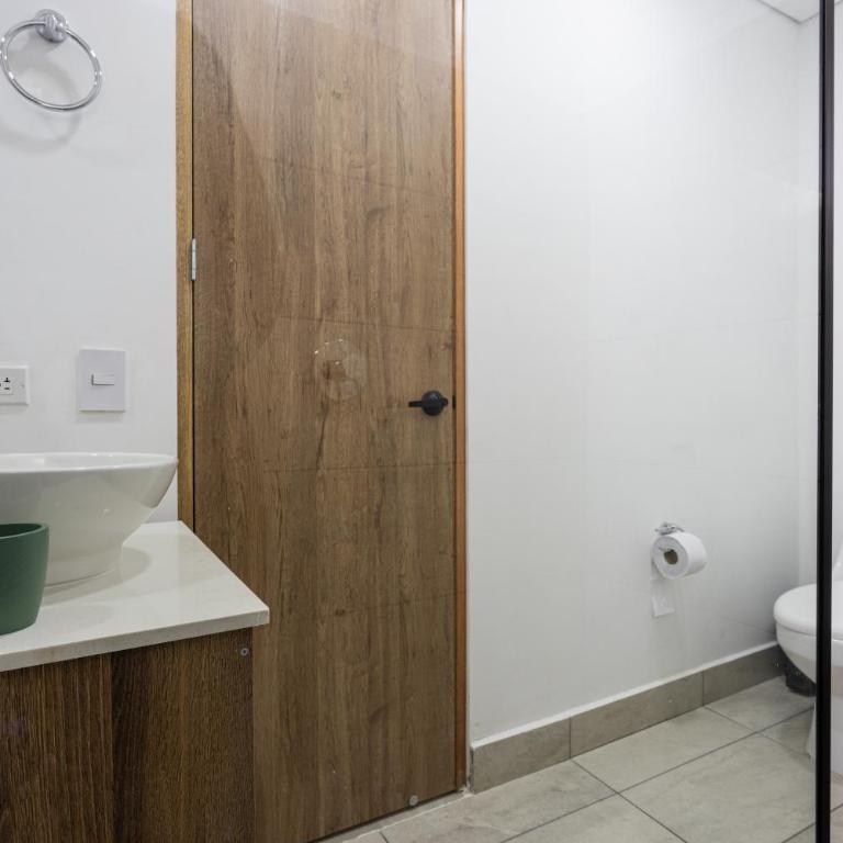 Apartamento Lujoso cerca del Estadio Piso 6to - Three-Bedroom Apartment - 30