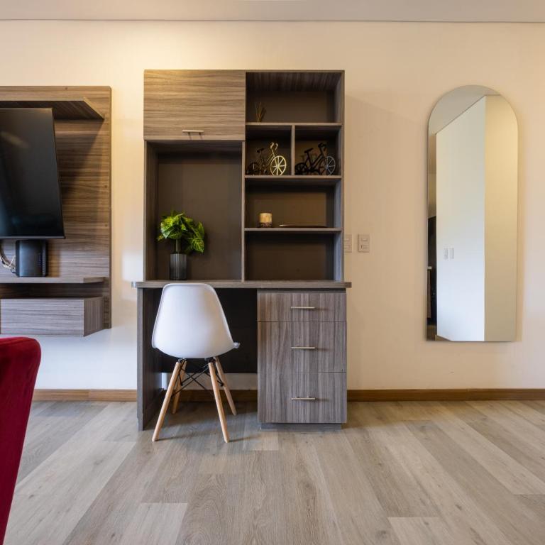Apartamento Lujoso cerca del Estadio Piso 6to - Three-Bedroom Apartment - 32