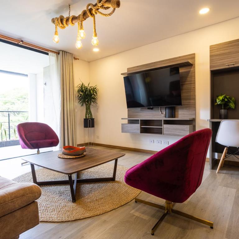 Apartamento Lujoso cerca del Estadio Piso 6to - Three-Bedroom Apartment - 45