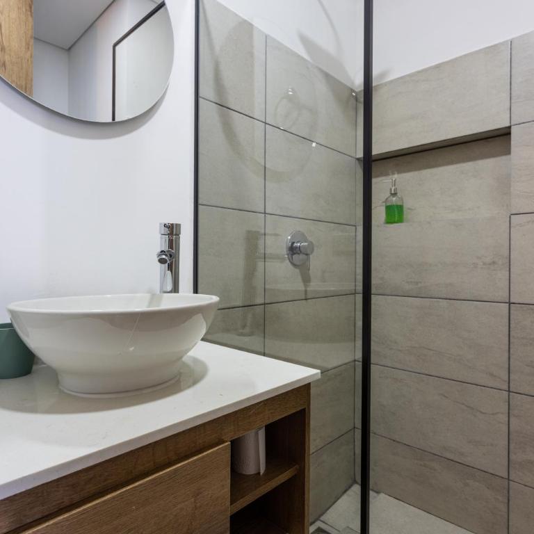 Apartamento Lujoso cerca del Estadio Piso 6to - Three-Bedroom Apartment - 43