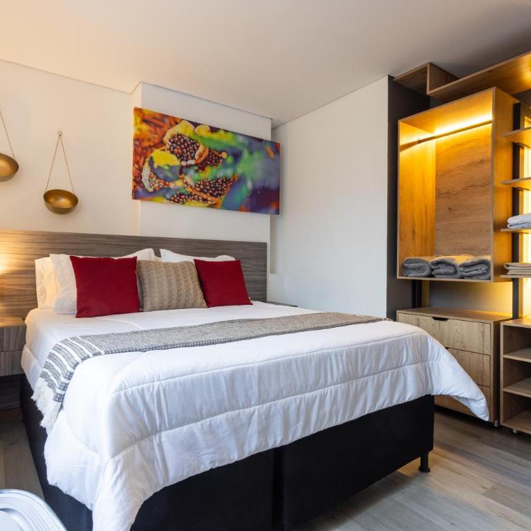 Apartamento Lujoso cerca del Estadio Piso 6to - Three-Bedroom Apartment - 48