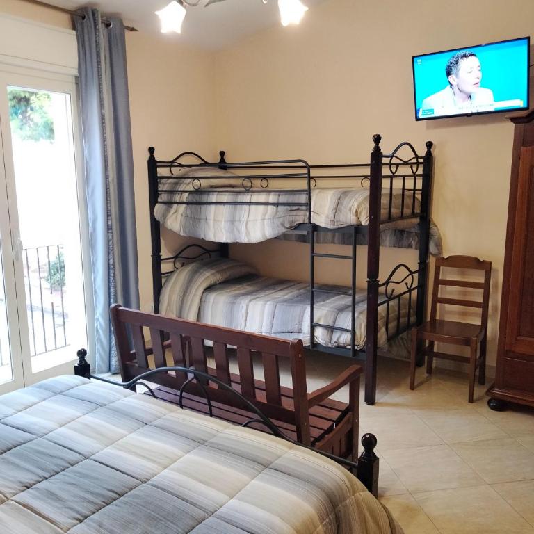 THE BEST ROOMS & APARTMENTS - Parcheggia gratis sotto casa ed entra - - Camera Quadrupla - 1