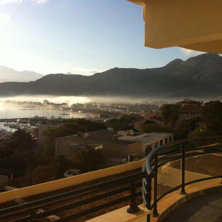 Appartement vue mer - 2ch 2sdb - Parking - Vue splendide mer et montagne - Apartment mit 2 Schlafzimmern, Terrasse und Meerblick - 2