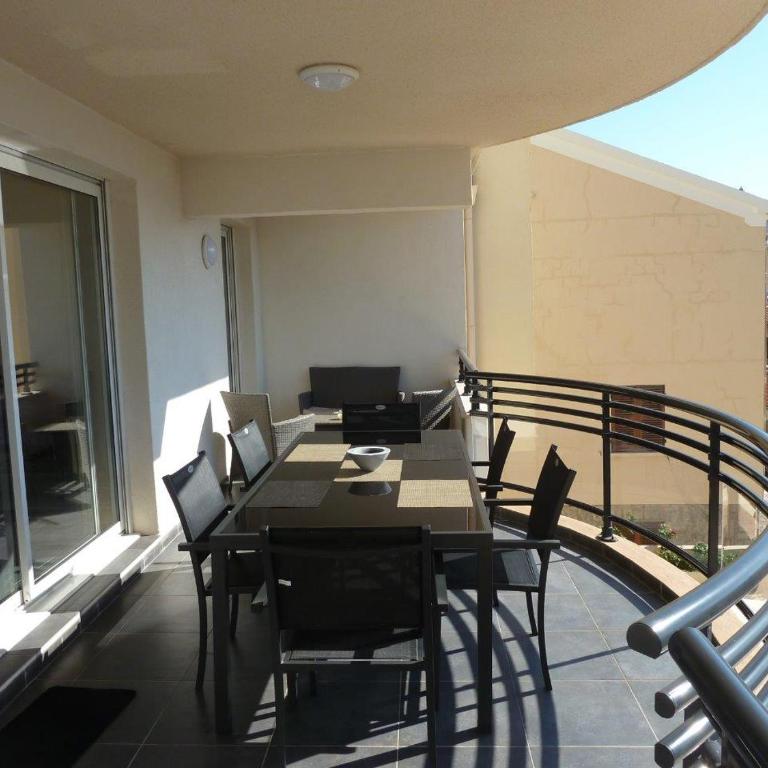 Appartement vue mer - 2ch 2sdb - Parking - Vue splendide mer et montagne - Apartment mit 2 Schlafzimmern, Terrasse und Meerblick - 14